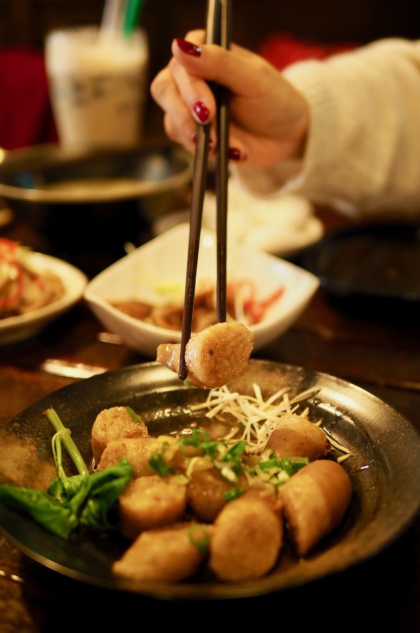上海南京路的小吃街，美食天堂的探秘之旅